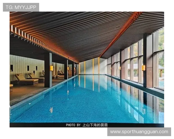 李小鹏家里度假别墅曝光，普通人想都不敢想的泳池和健身房一起有？