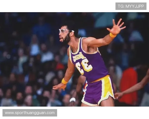 张伯伦篮下统治力远超贾巴尔，内线单打效率显著提升