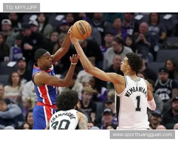 文班亚马挡拆制造错位拉开防守空间提升球队进攻效率