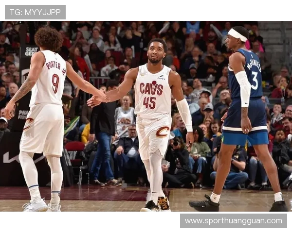 埃文·莫布里挡拆制造错位效率提升，内线得分贡献显著拉开队内差距