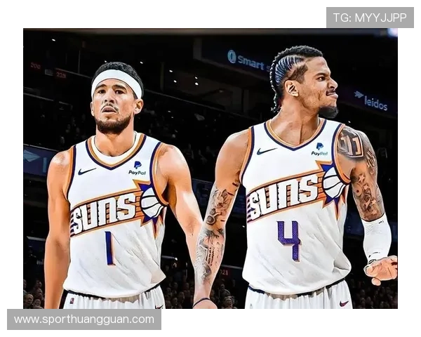 布克强化持球挡拆威胁利用高效中投持续提升关键时刻产出