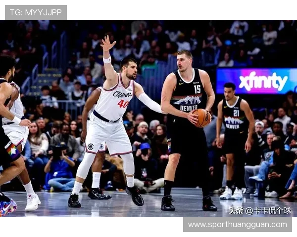 比尔·拉塞尔护筐与篮板主导，胜过约基奇进攻主导